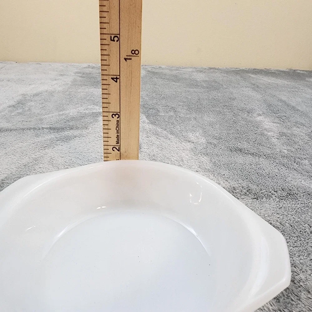 Vintage 1970's Anchor Hocking Fire-King Oven Ware Swirl Bowl w/Handles,‎ White